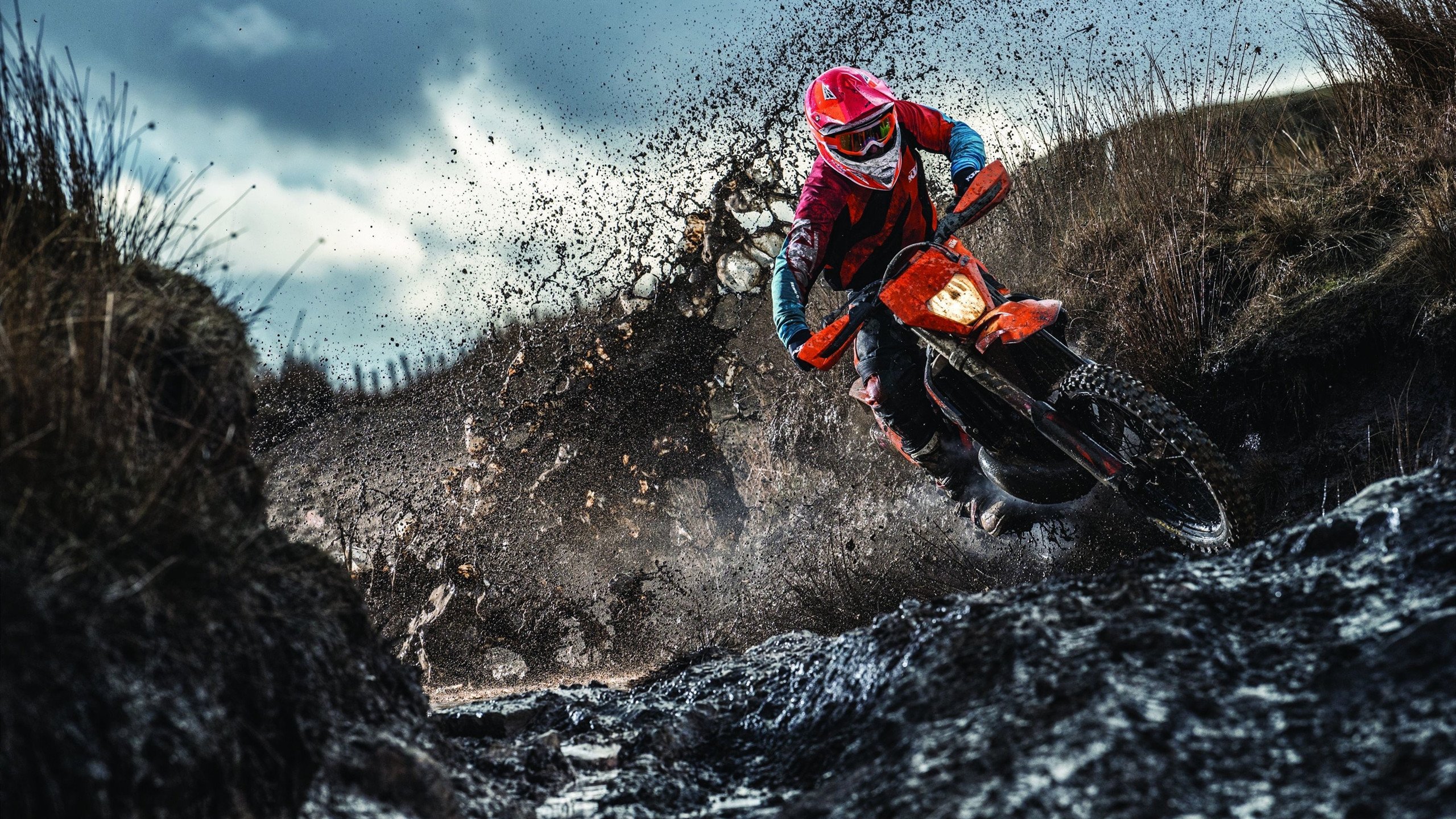 开云网页-2018年季后赛：库里在与火箭的系列赛中投中史上最长距离的三分球，震撼全场！