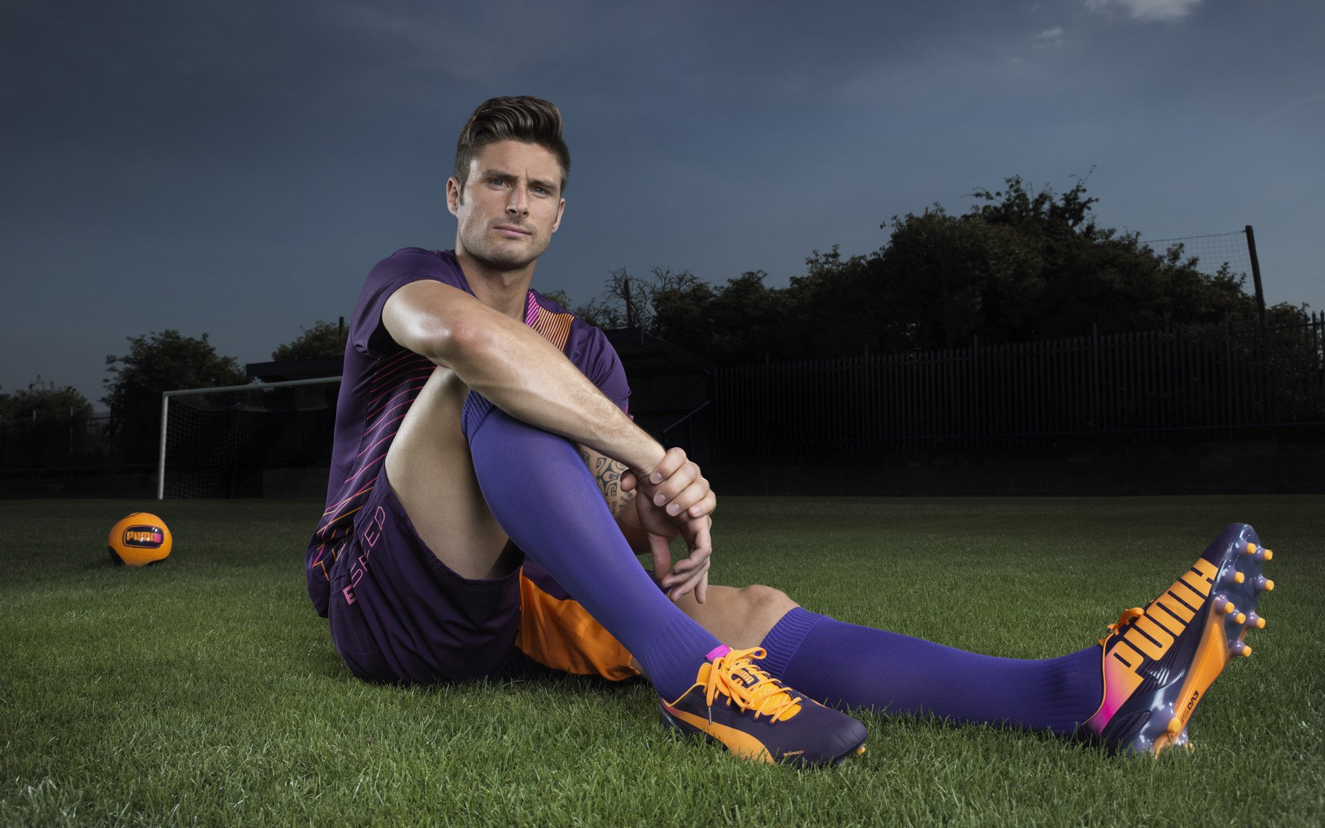 开云网页版登录入口-“泥泞火花：雨后赛道的疯狂对决”，雨后泥泞的路