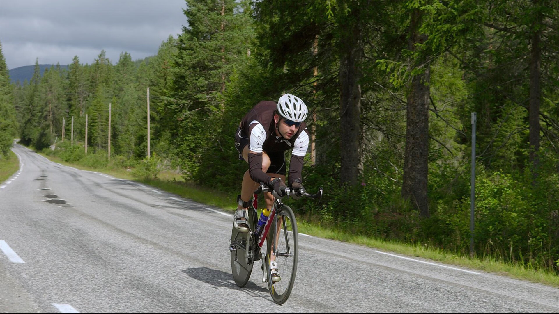 【多角度直播体验】虚拟现实带来沉浸式观赛新玩法，沉浸式虚拟演播室